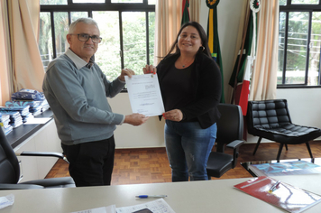 Foto - Executivo recebe repasse de recursos da Câmara para enfrentamento à Coronavírus