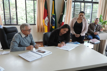 Foto - Executivo recebe repasse de recursos da Câmara para enfrentamento à Coronavírus