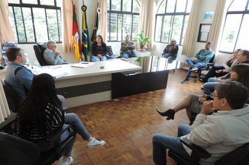 Foto - Executivo recebe repasse de recursos da Câmara para enfrentamento à Coronavírus