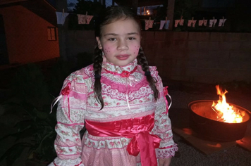 Foto - Festa caipira de São João foi em casa, mas não faltou diversão