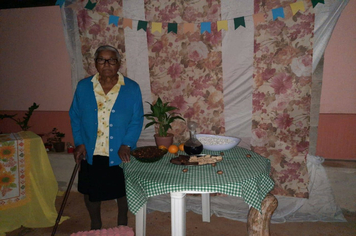 Foto - Festa caipira de São João foi em casa, mas não faltou diversão