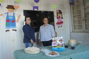 Foto - Festa caipira de São João foi em casa, mas não faltou diversão