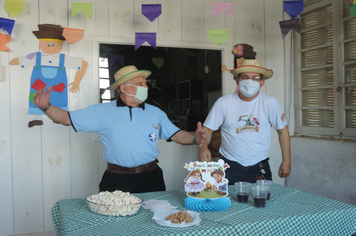 Foto - Festa caipira de São João foi em casa, mas não faltou diversão