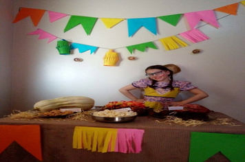 Foto - Festa caipira de São João foi em casa, mas não faltou diversão