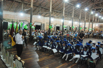 Foto - Formatura dos Alunos da Pré-Escola B (EMEF)