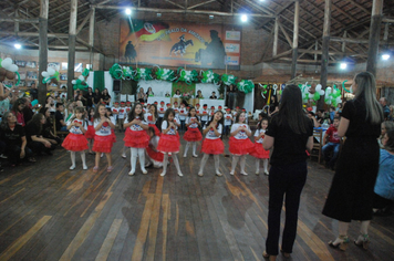 Foto - Formatura dos Alunos da Pré-Escola B (EMEF)