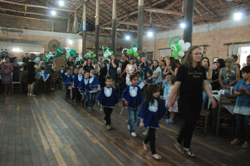 Foto - Formatura dos Alunos da Pré-Escola B (EMEF)