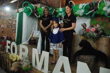Foto - Formatura dos Alunos da Pré-Escola B (EMEF)