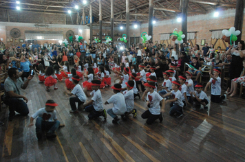 Foto - Formatura dos Alunos da Pré-Escola B (EMEF)