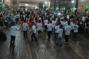 Foto - Formatura dos Alunos da Pré-Escola B (EMEF)