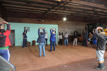 Foto - Ginástica laboral movimenta setores municipais em Pejuçara
