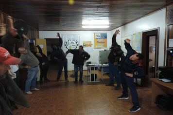 Foto - Ginástica laboral movimenta setores municipais em Pejuçara