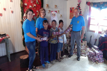 Foto - GRUPO “CRIANÇA ESPERANÇA” NA CASA DO PAPAI NOEL