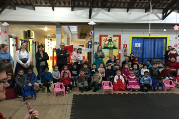 Foto - Histórias e conscientização ambiental marcam Semana Farroupilha na Emei Maria Schuster