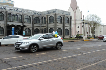 Foto - Homenagem a Pátria em Drive Thru Cívica tem boa participação