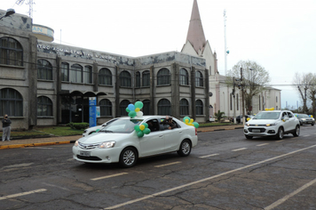 Foto - Homenagem a Pátria em Drive Thru Cívica tem boa participação