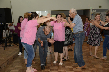 Foto - Idosos de Pejuçara confraternizam e celebram o réveillon
