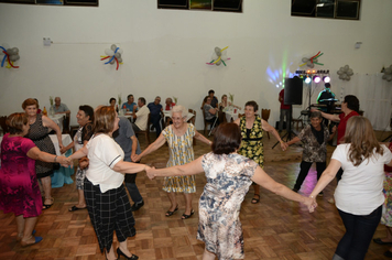 Foto - Idosos de Pejuçara confraternizam e celebram o réveillon