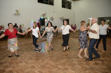 Foto - Idosos de Pejuçara confraternizam e celebram o réveillon