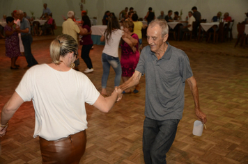 Foto - Idosos de Pejuçara confraternizam e celebram o réveillon