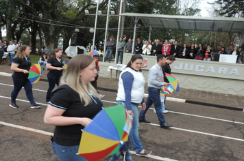 Foto - Instabilidade climática deixa ainda mais belo desfile da Pátria em Pejuçara