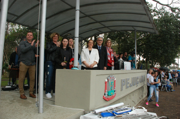 Foto - Instabilidade climática deixa ainda mais belo desfile da Pátria em Pejuçara