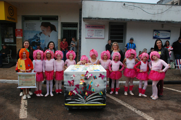 Foto - Instabilidade climática deixa ainda mais belo desfile da Pátria em Pejuçara