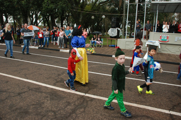 Foto - Instabilidade climática deixa ainda mais belo desfile da Pátria em Pejuçara