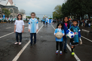 Foto - Instabilidade climática deixa ainda mais belo desfile da Pátria em Pejuçara