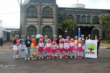 Foto - Instabilidade climática deixa ainda mais belo desfile da Pátria em Pejuçara