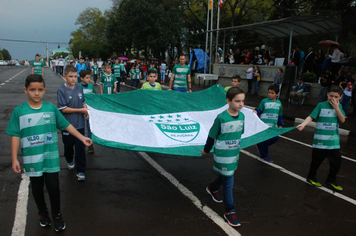Foto - Instabilidade climática deixa ainda mais belo desfile da Pátria em Pejuçara