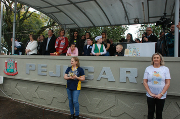 Foto - Instabilidade climática deixa ainda mais belo desfile da Pátria em Pejuçara