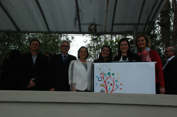 Foto - Instabilidade climática deixa ainda mais belo desfile da Pátria em Pejuçara