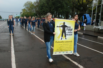 Foto - Instabilidade climática deixa ainda mais belo desfile da Pátria em Pejuçara