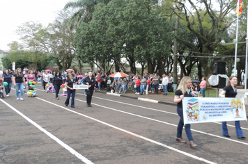 Foto - Instabilidade climática deixa ainda mais belo desfile da Pátria em Pejuçara