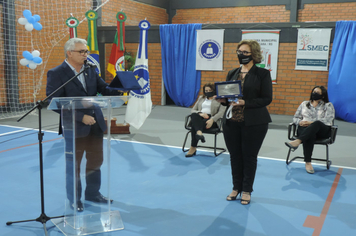 Foto - Investimento superior a R$ 600 mil propicia entrega de Ginásio a Escola Municipal