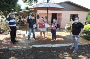 Foto - Máscaras entregues: População elogia iniciativa da Administração Municipal