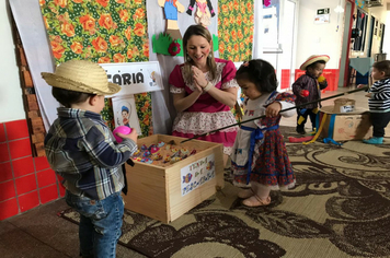 Foto - Muita festança no arraiá da EMEI Maria Schuster