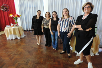 Foto - Mulheres são homenageadas pela administração em worckshop motivacional