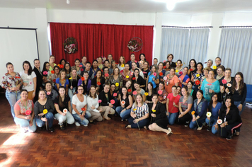 Foto - Mulheres são homenageadas pela administração em worckshop motivacional