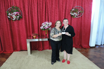 Foto - Mulheres são homenageadas pela administração em worckshop motivacional