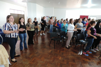 Foto - Mulheres são homenageadas pela administração em worckshop motivacional