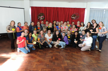 Foto - Mulheres são homenageadas pela administração em worckshop motivacional