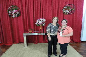 Foto - Mulheres são homenageadas pela administração em worckshop motivacional