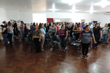 Foto - Mulheres são homenageadas pela administração em worckshop motivacional