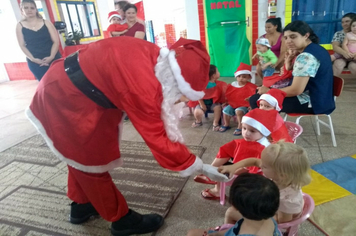 Foto - O Papai Noel já chegou na EMEI Maria Schuster