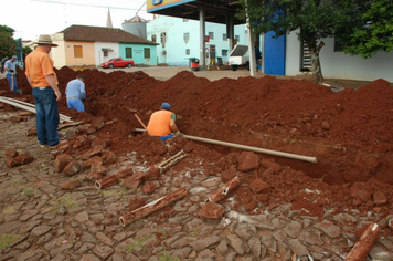 Foto - OBRAS - SUBSTITUIÇÃO DE CANOS