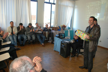 Foto - PAIS FORAM HOMENAGEADOS