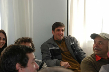 Foto - PAIS FORAM HOMENAGEADOS