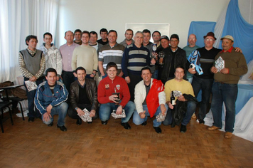 Foto - PAIS FORAM HOMENAGEADOS